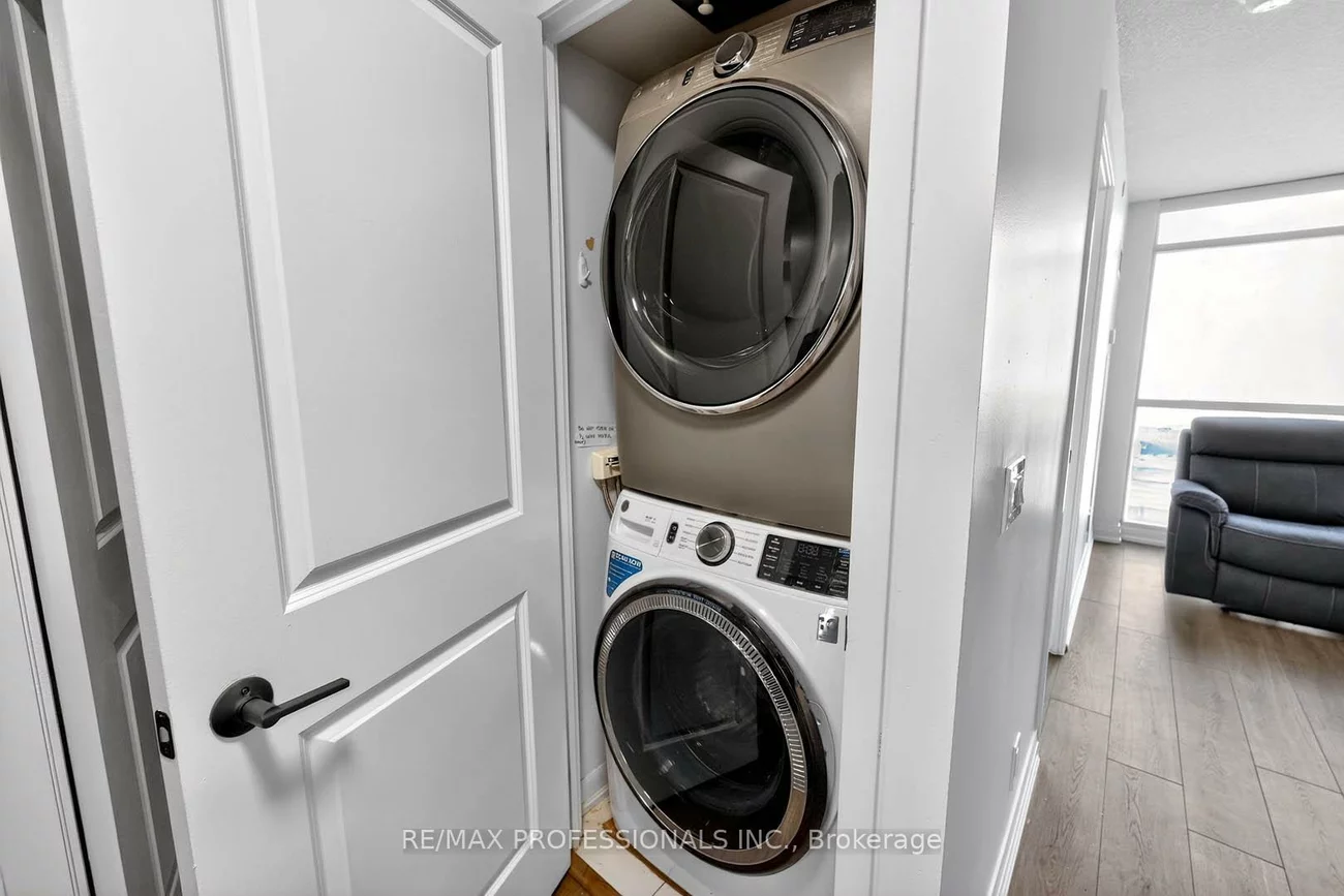 215, Sherway Gardens, Islington-City Centre West, Toronto