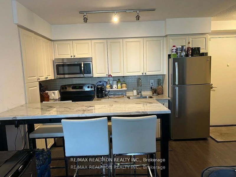 830, Lawrence, Yorkdale-Glen Park, Toronto