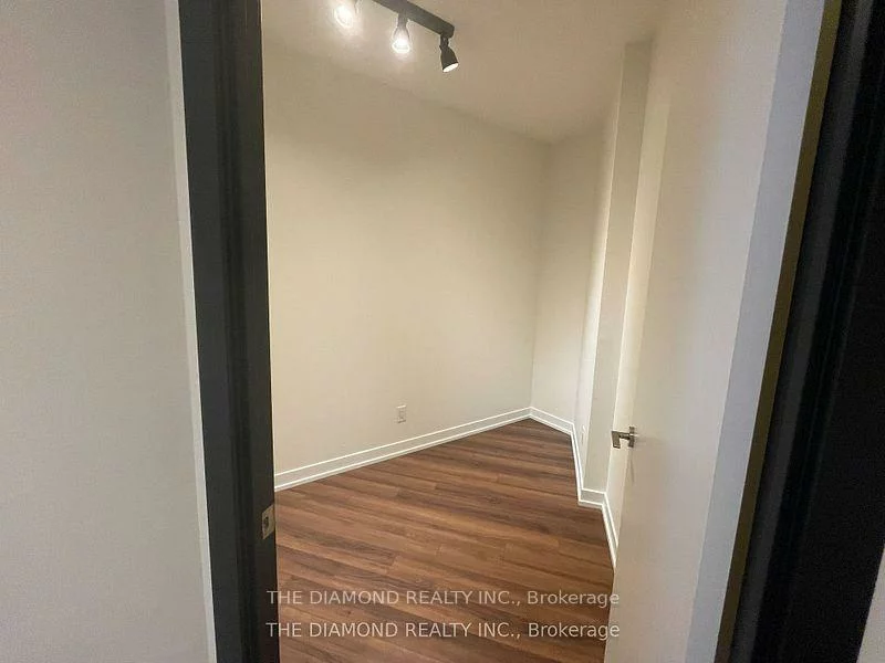 5101, Dundas, Islington-City Centre West, Toronto