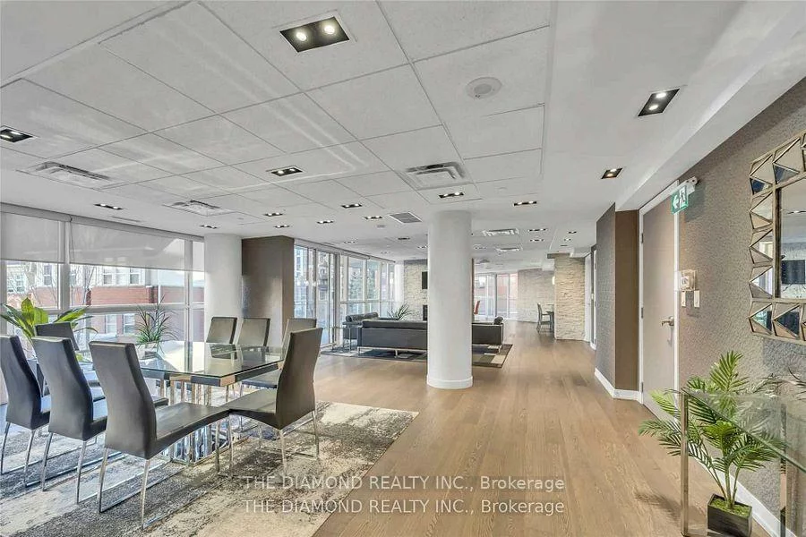 5101, Dundas, Islington-City Centre West, Toronto