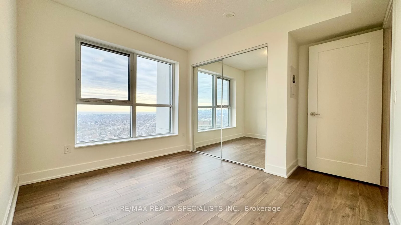 7, MABELLE, Islington-City Centre West, Toronto