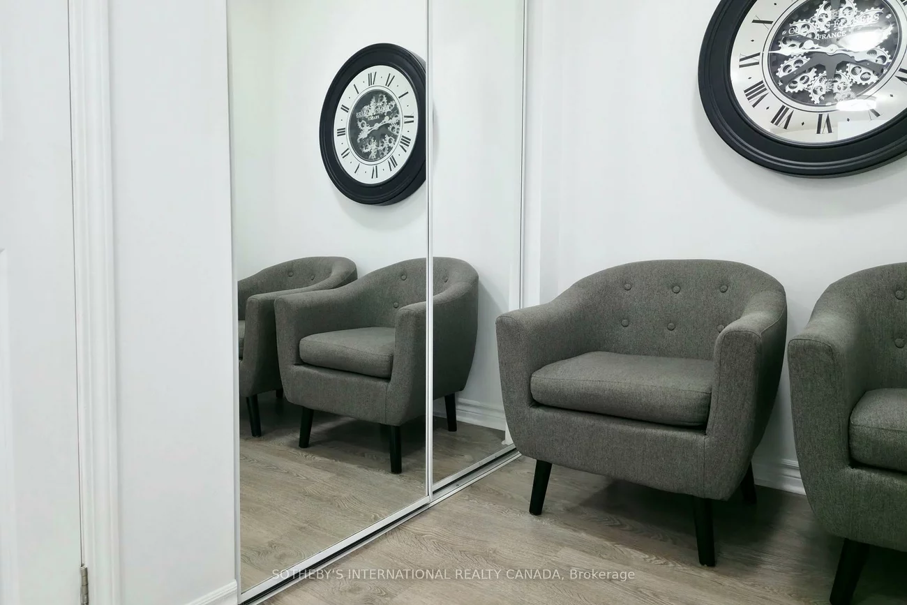 2522, Keele, Maple Leaf, Toronto