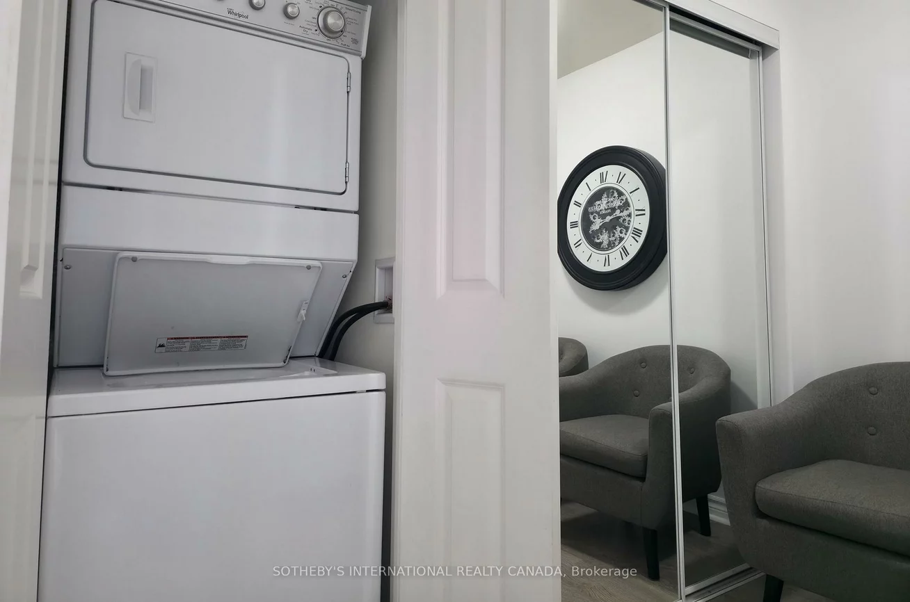 2522, Keele, Maple Leaf, Toronto