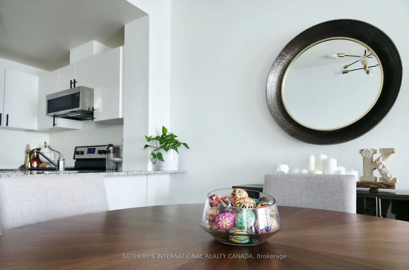 2522, Keele, Maple Leaf, Toronto