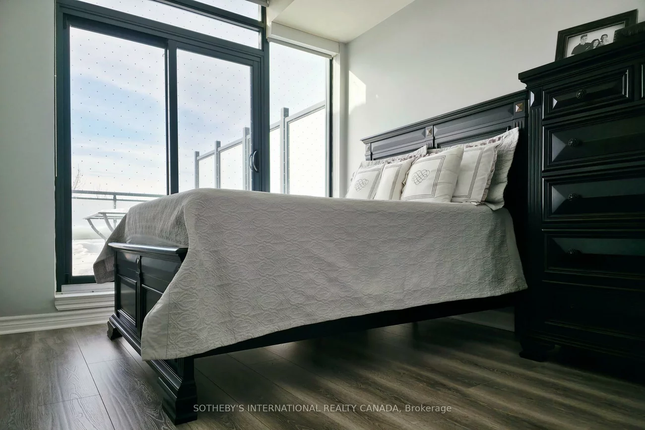 2522, Keele, Maple Leaf, Toronto