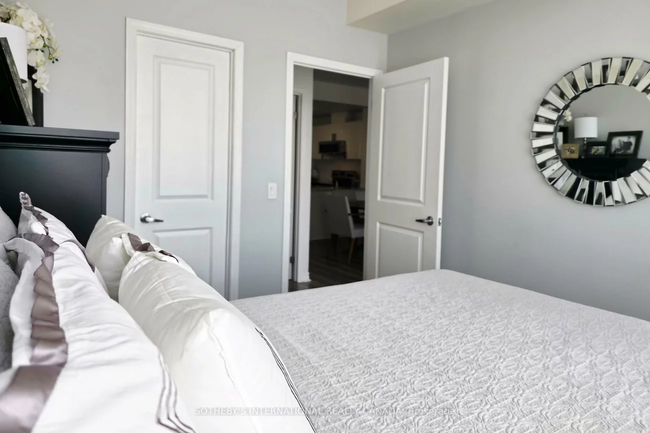 2522, Keele, Maple Leaf, Toronto