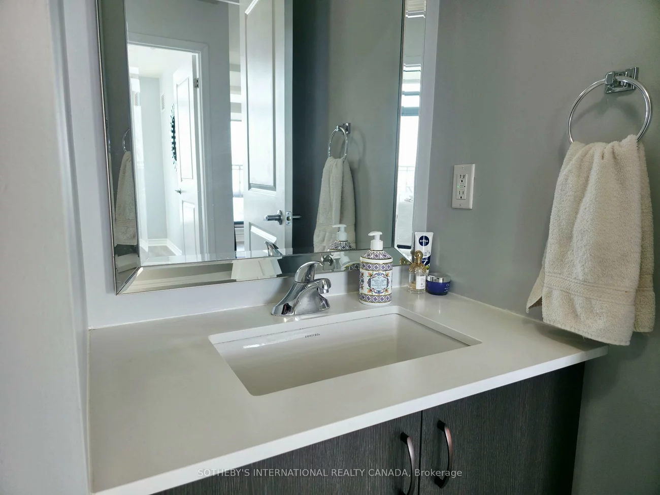 2522, Keele, Maple Leaf, Toronto