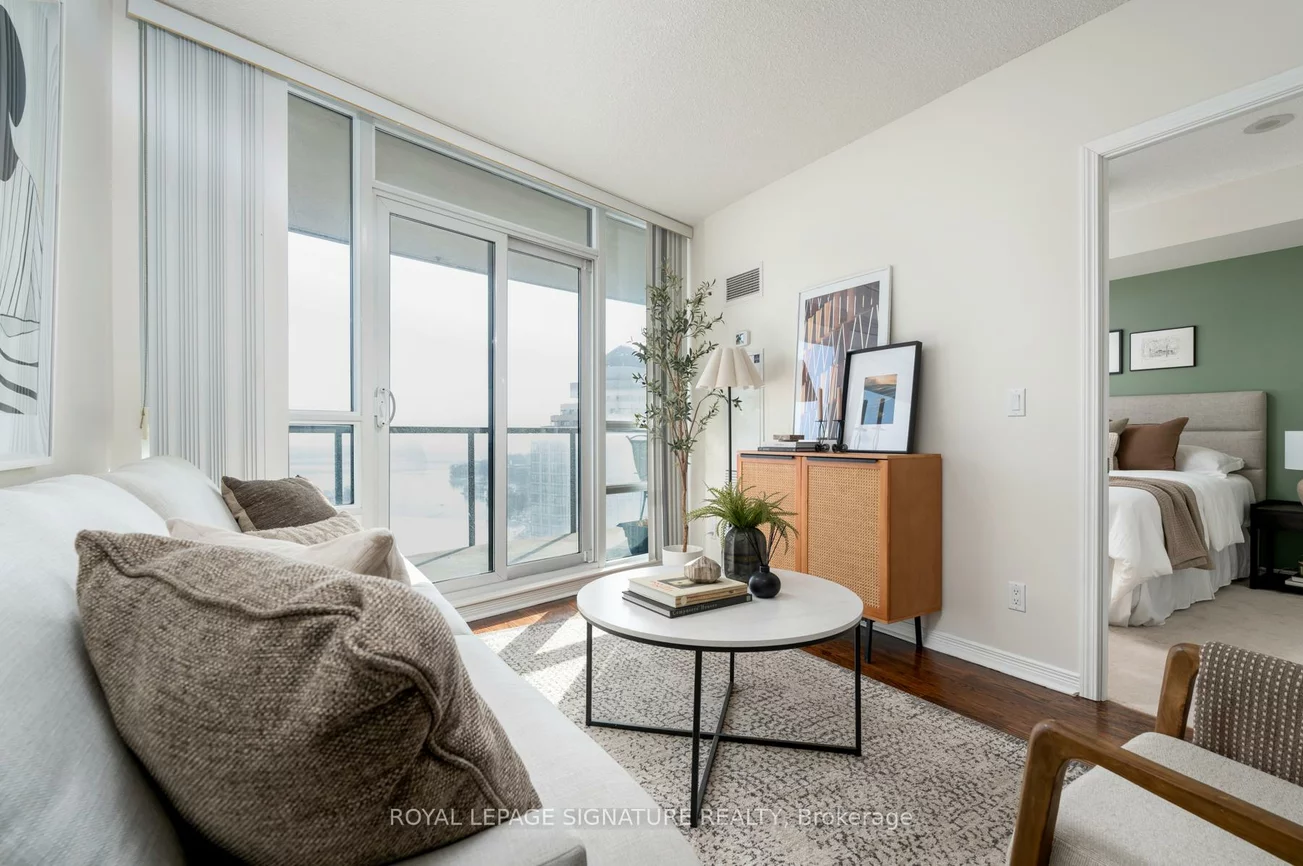 2240, Lake Shore, Mimico, Toronto