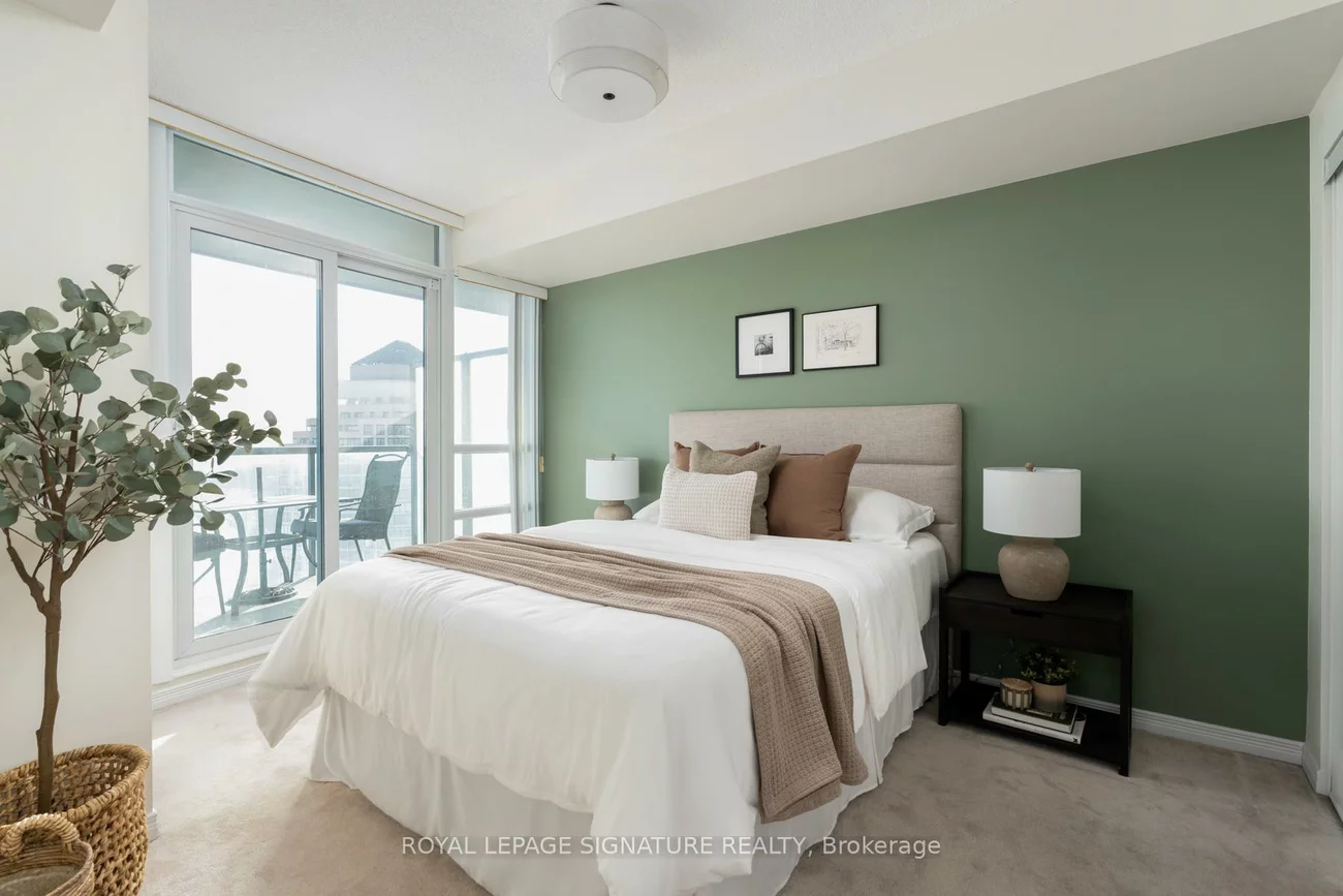 2240, Lake Shore, Mimico, Toronto