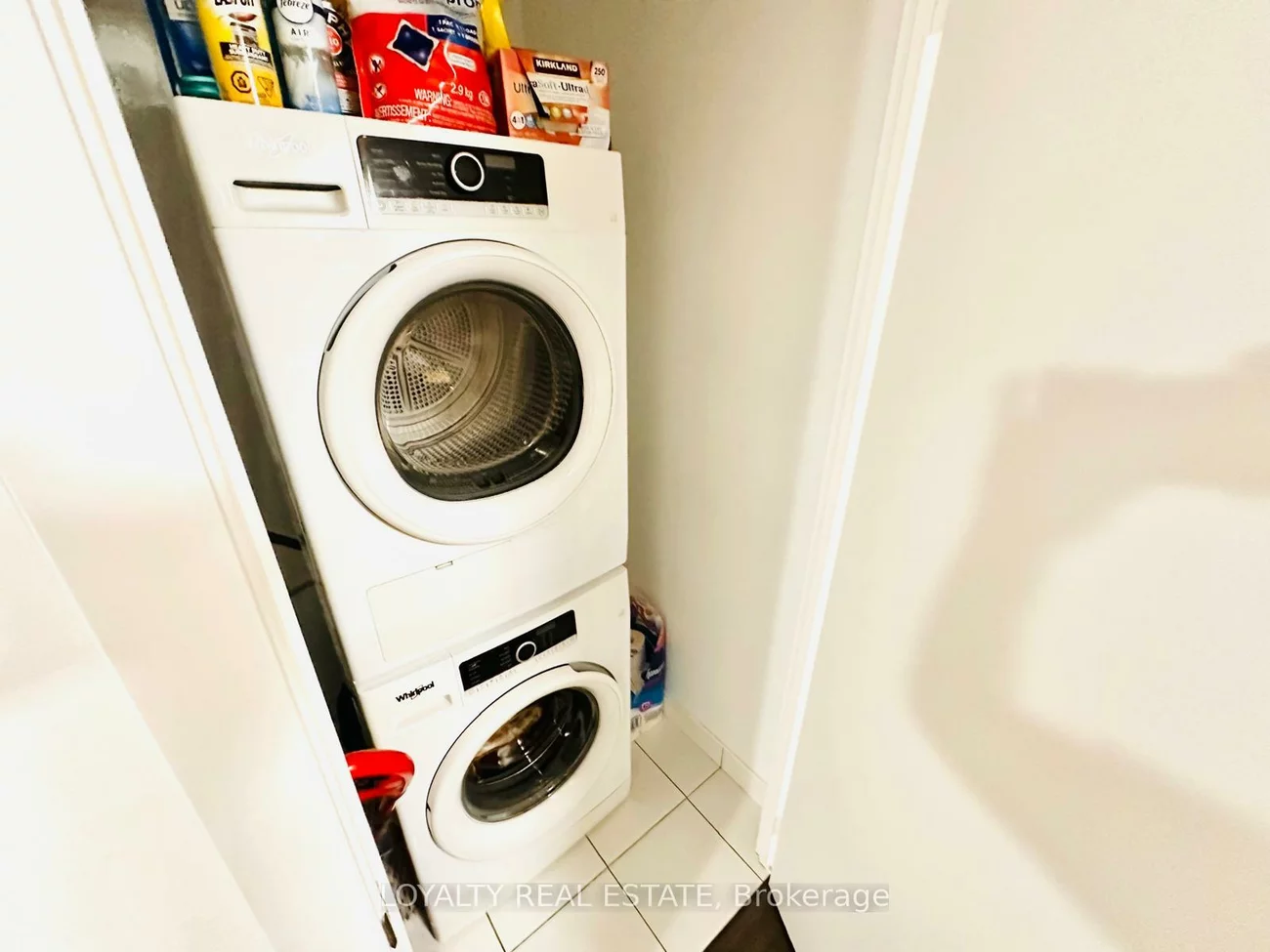 251, Manitoba, Mimico, Toronto