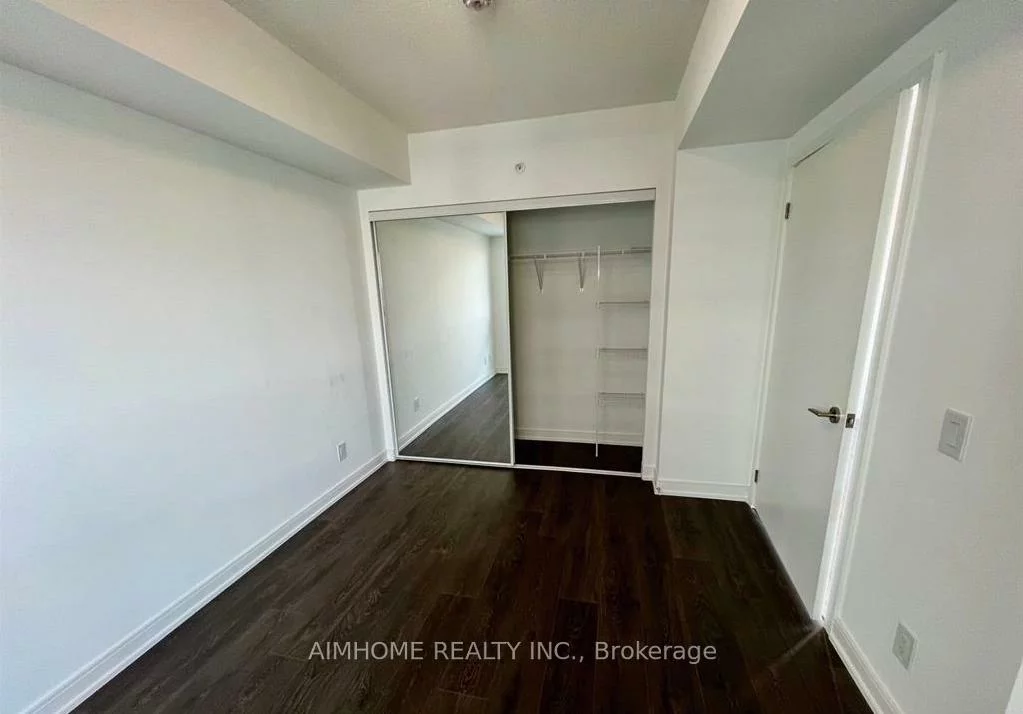 30, Samuel wood, Islington-City Centre West, Toronto