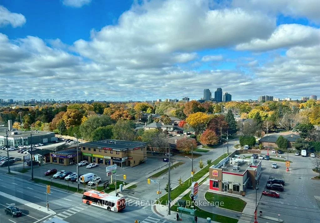 30, Samuel wood, Islington-City Centre West, Toronto