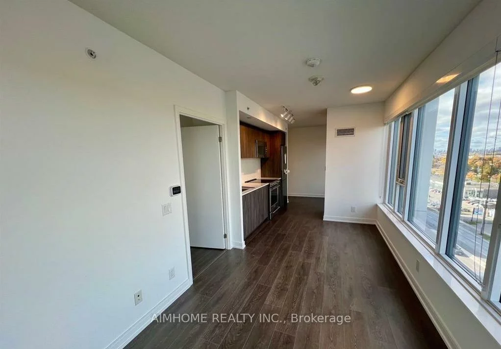 30, Samuel wood, Islington-City Centre West, Toronto