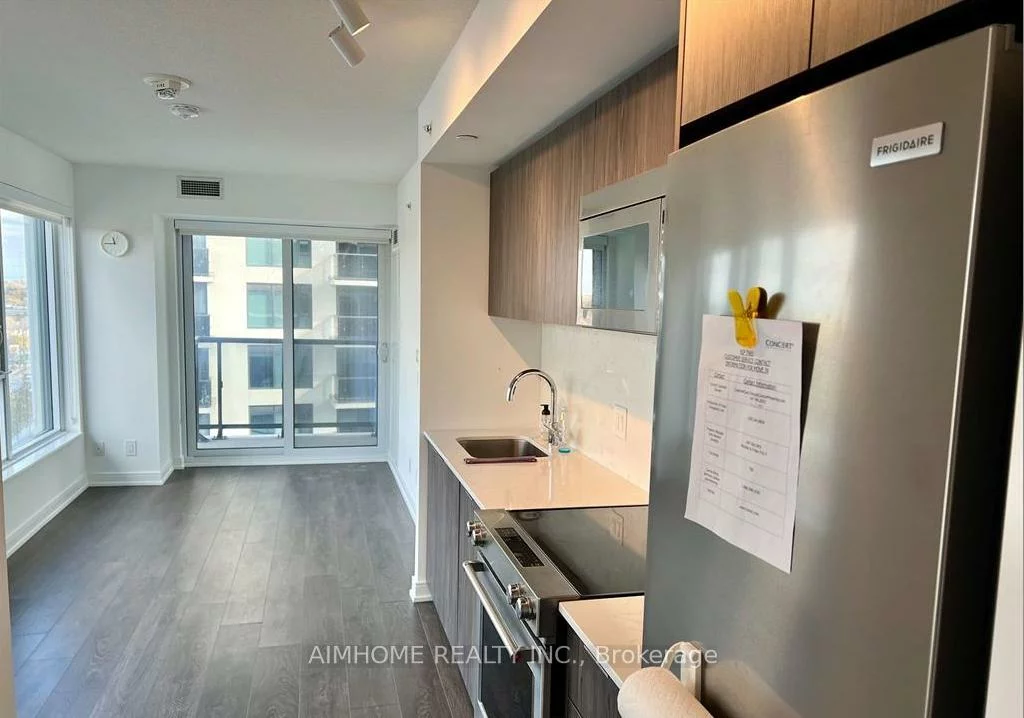 30, Samuel wood, Islington-City Centre West, Toronto