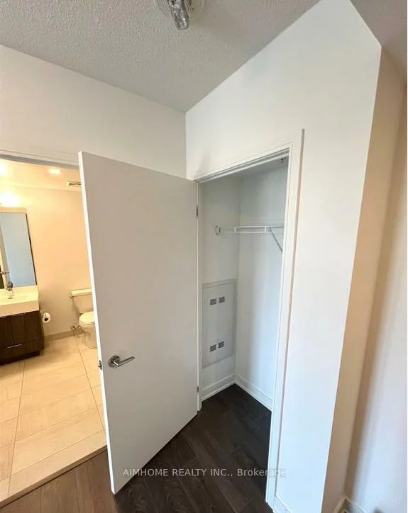 30, Samuel wood, Islington-City Centre West, Toronto