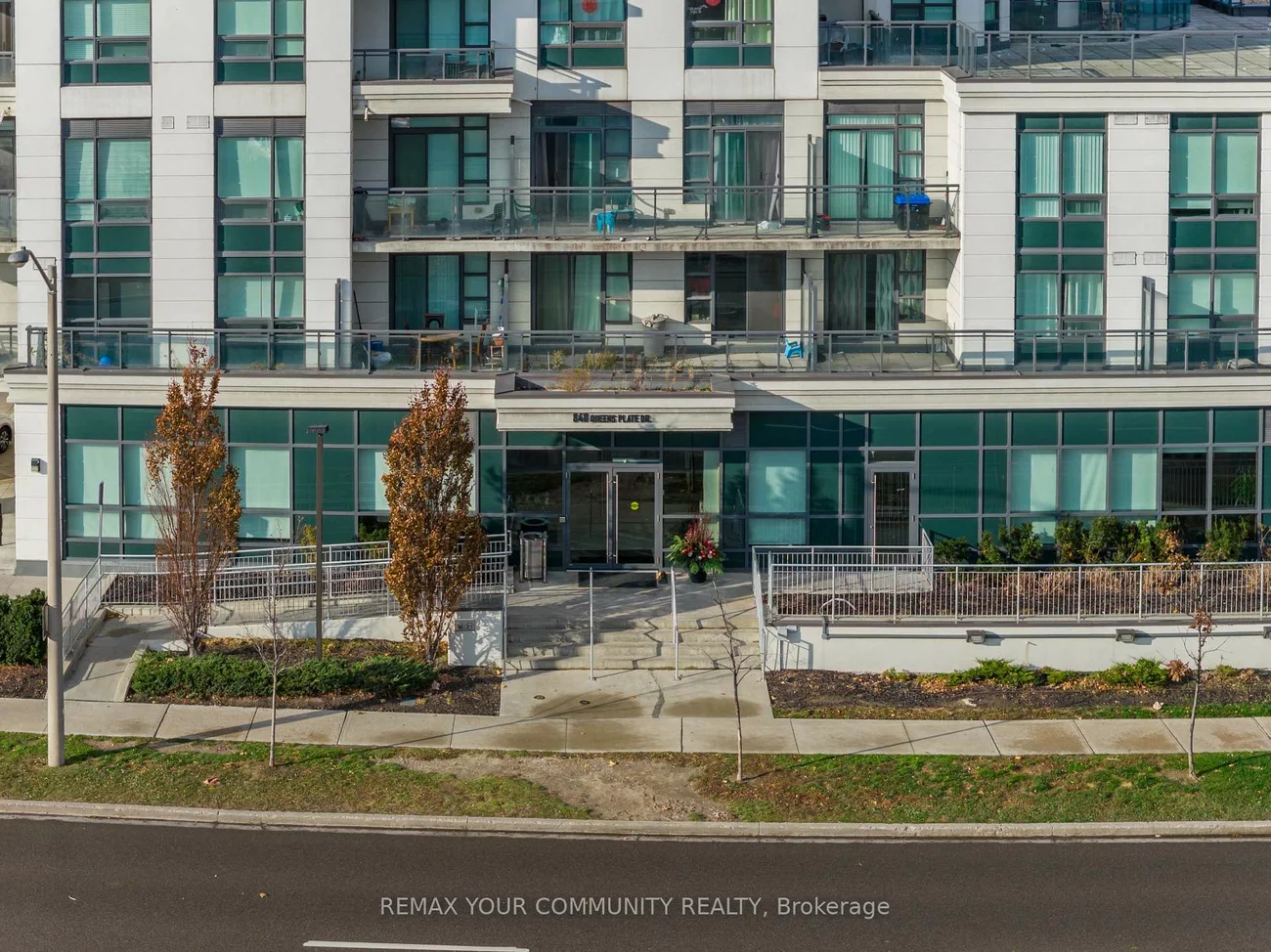 840, Queens Plate, West Humber-Clairville, Toronto