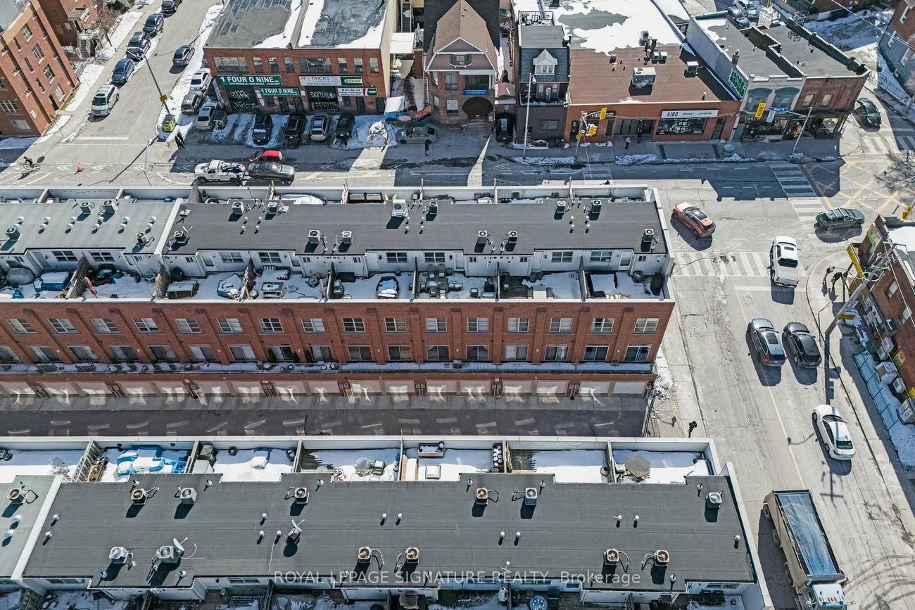 1398, Bloor, Dovercourt-Wallace Emerson-Junction, Toronto