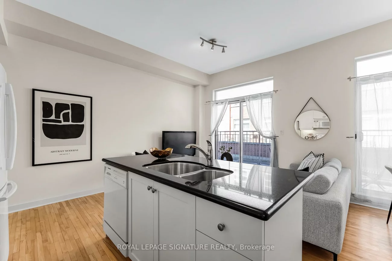 1398, Bloor, Dovercourt-Wallace Emerson-Junction, Toronto