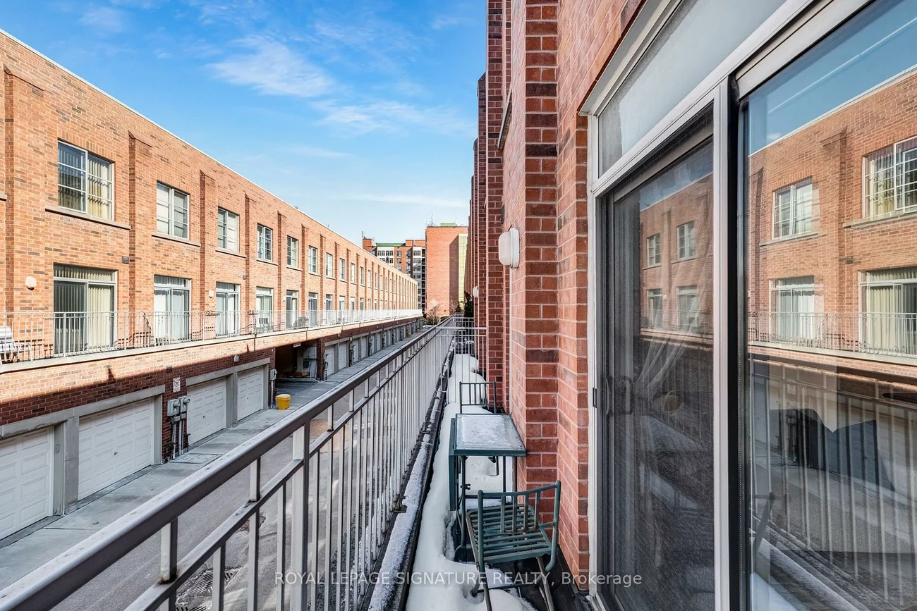 1398, Bloor, Dovercourt-Wallace Emerson-Junction, Toronto