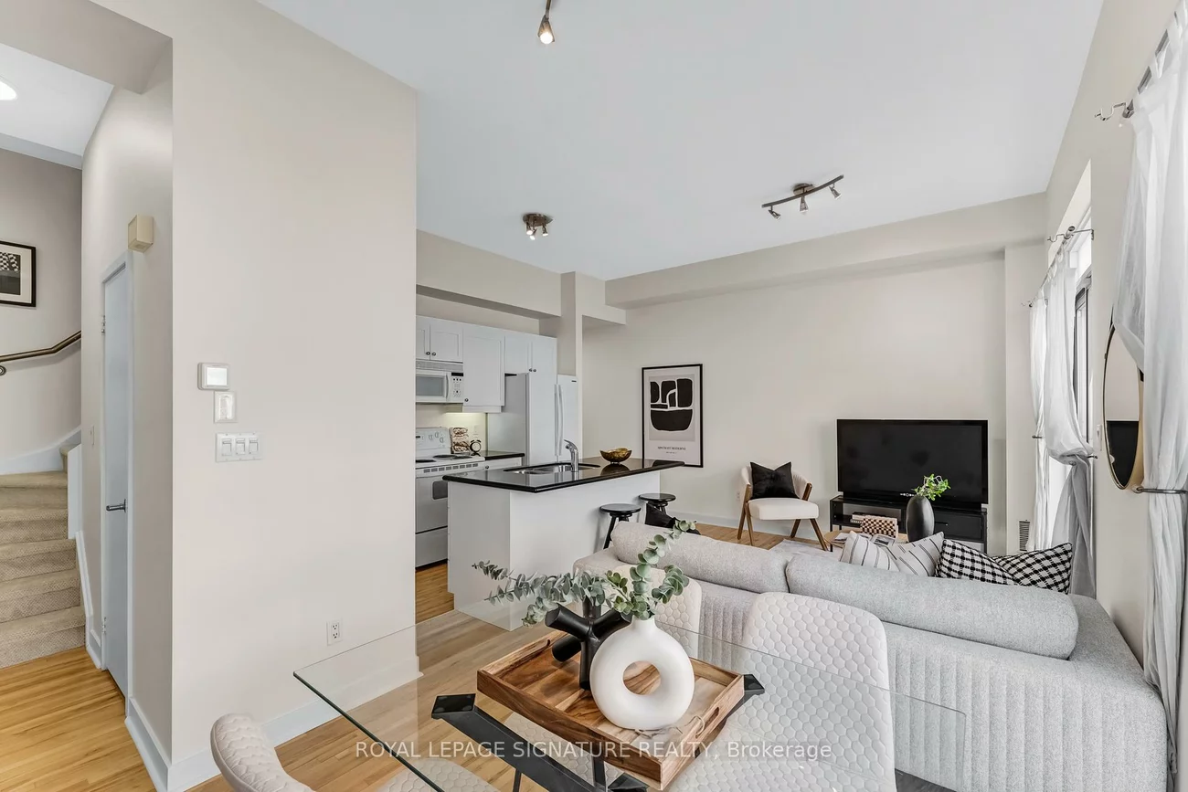 1398, Bloor, Dovercourt-Wallace Emerson-Junction, Toronto