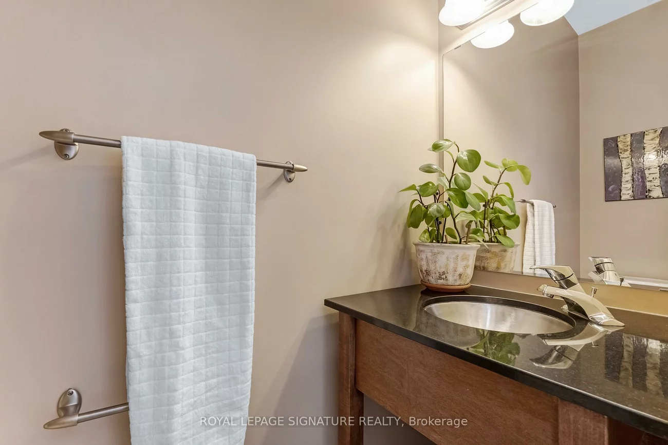 1398, Bloor, Dovercourt-Wallace Emerson-Junction, Toronto