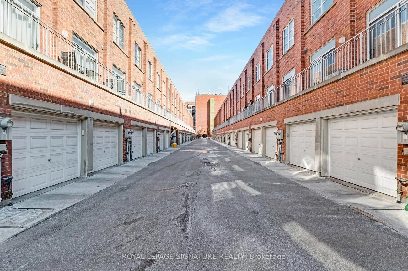 1398, Bloor, Dovercourt-Wallace Emerson-Junction, Toronto