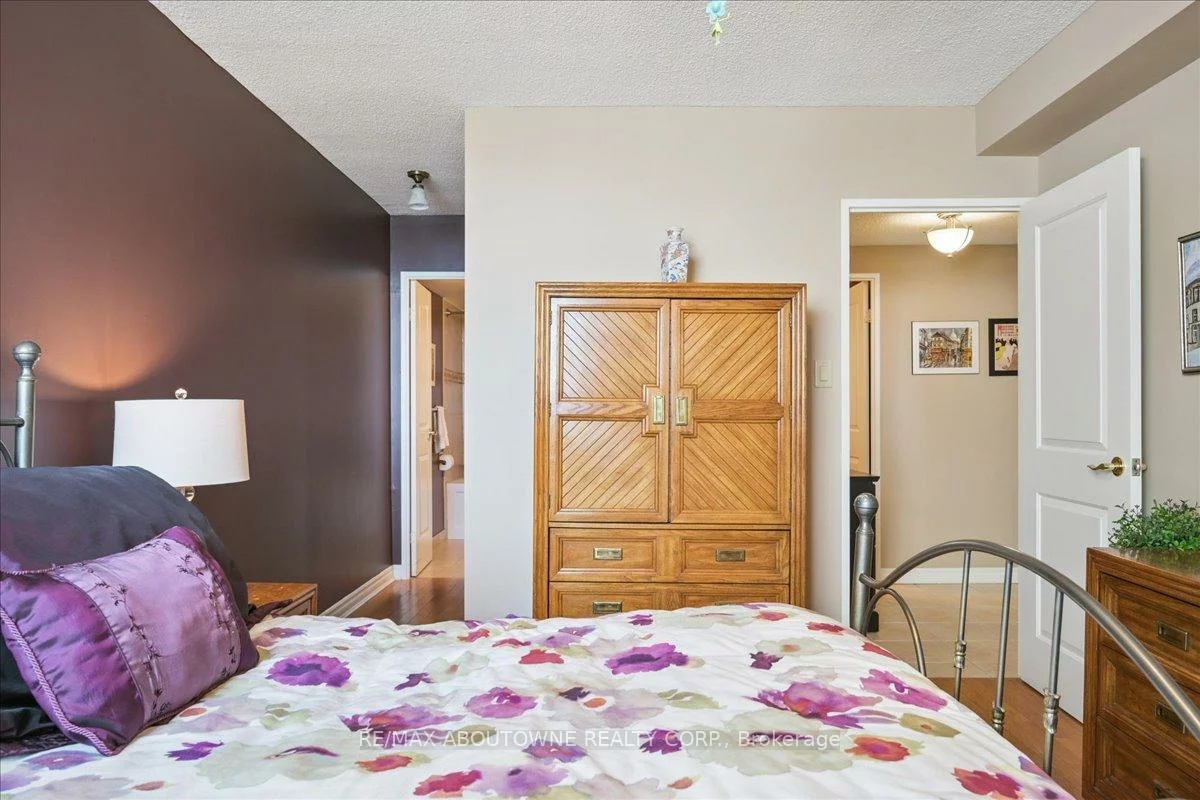 299, Mill, Markland Wood, Toronto