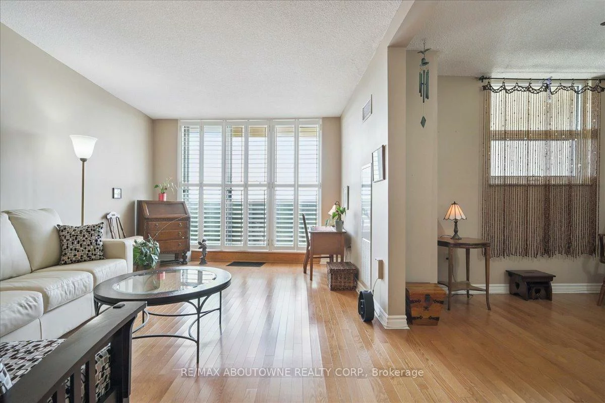 299, Mill, Markland Wood, Toronto