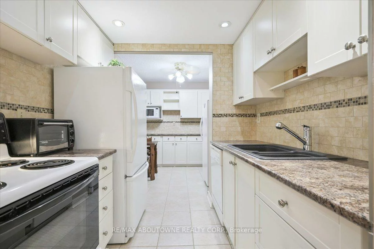 299, Mill, Markland Wood, Toronto
