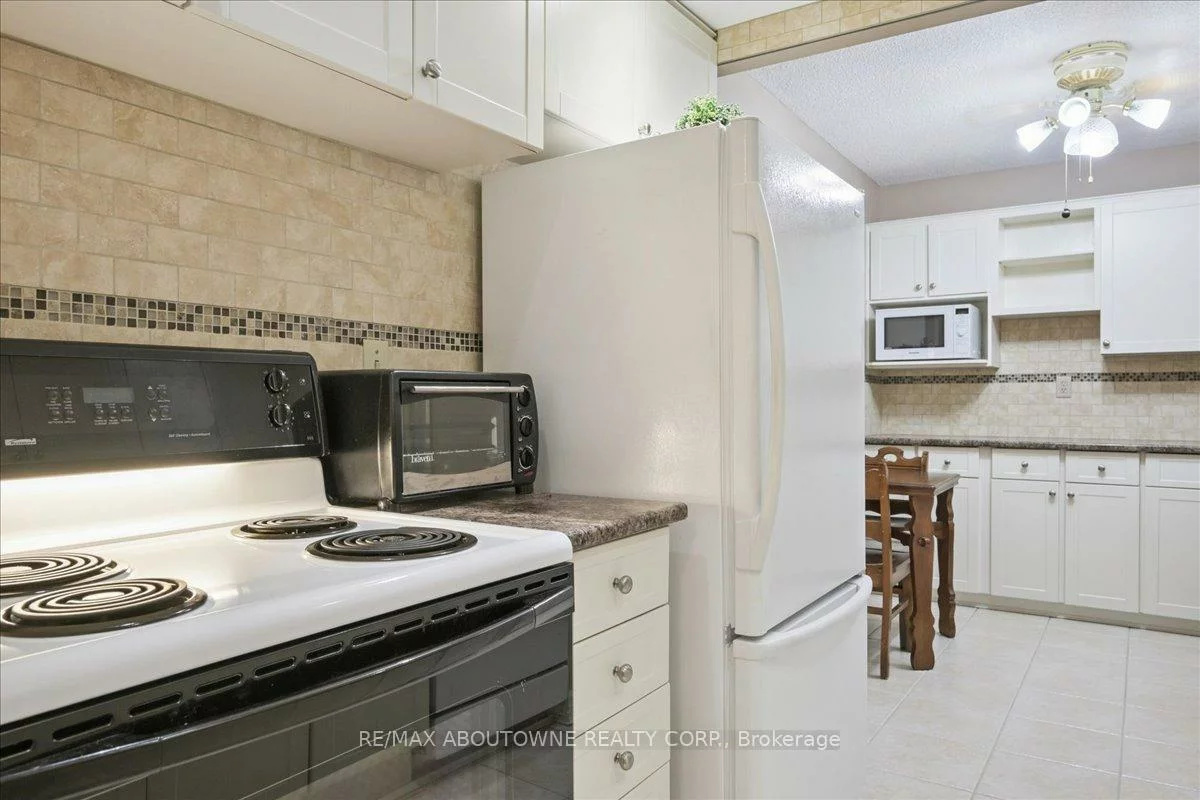 299, Mill, Markland Wood, Toronto