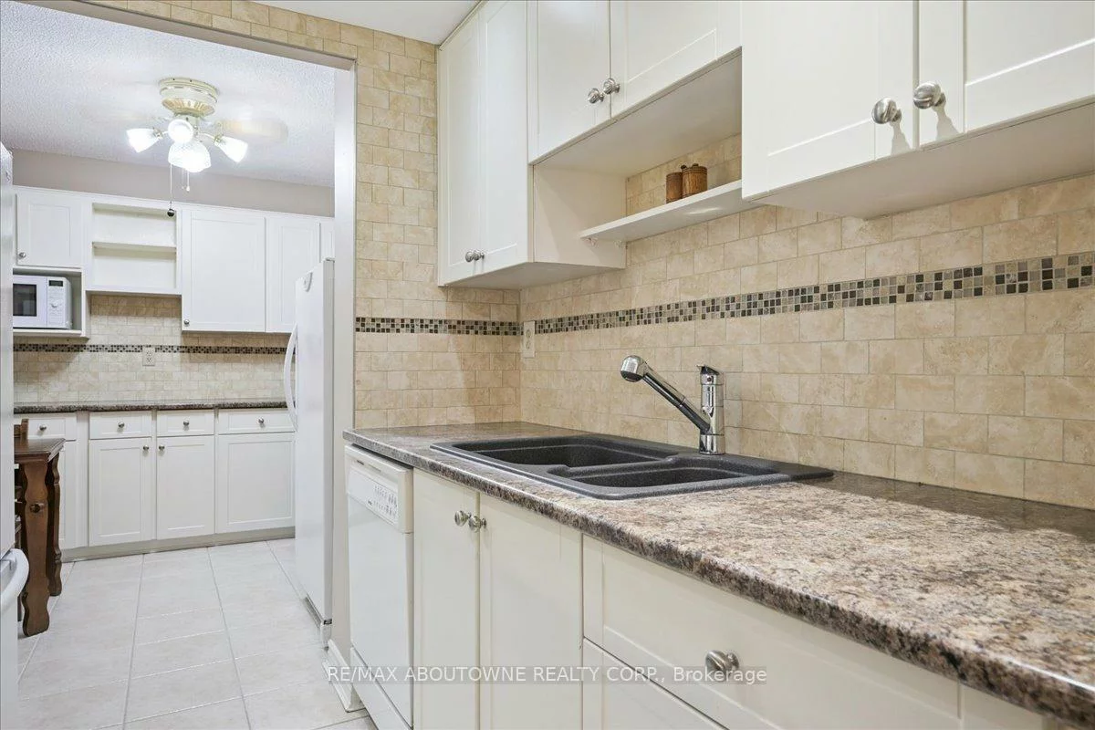 299, Mill, Markland Wood, Toronto
