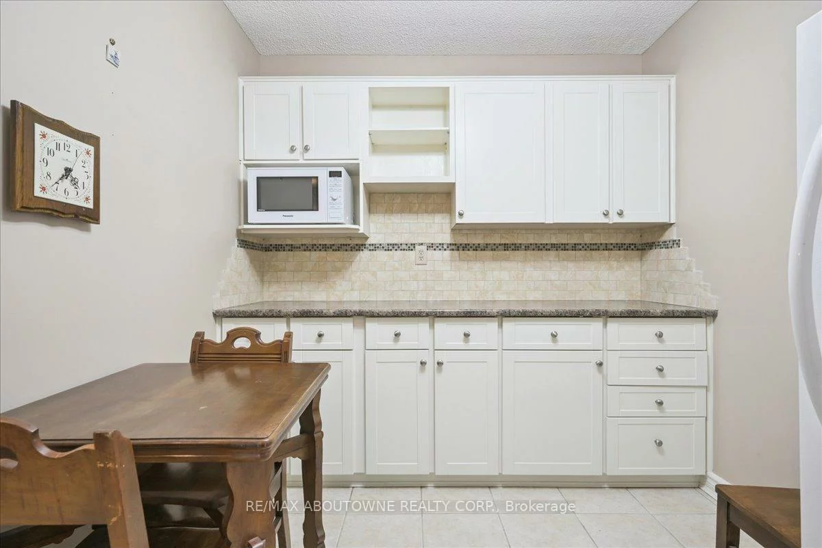 299, Mill, Markland Wood, Toronto