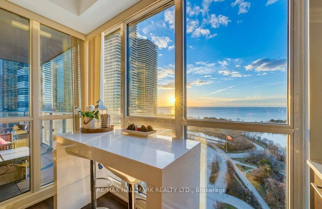 2200, Lakeshore, Mimico, Toronto