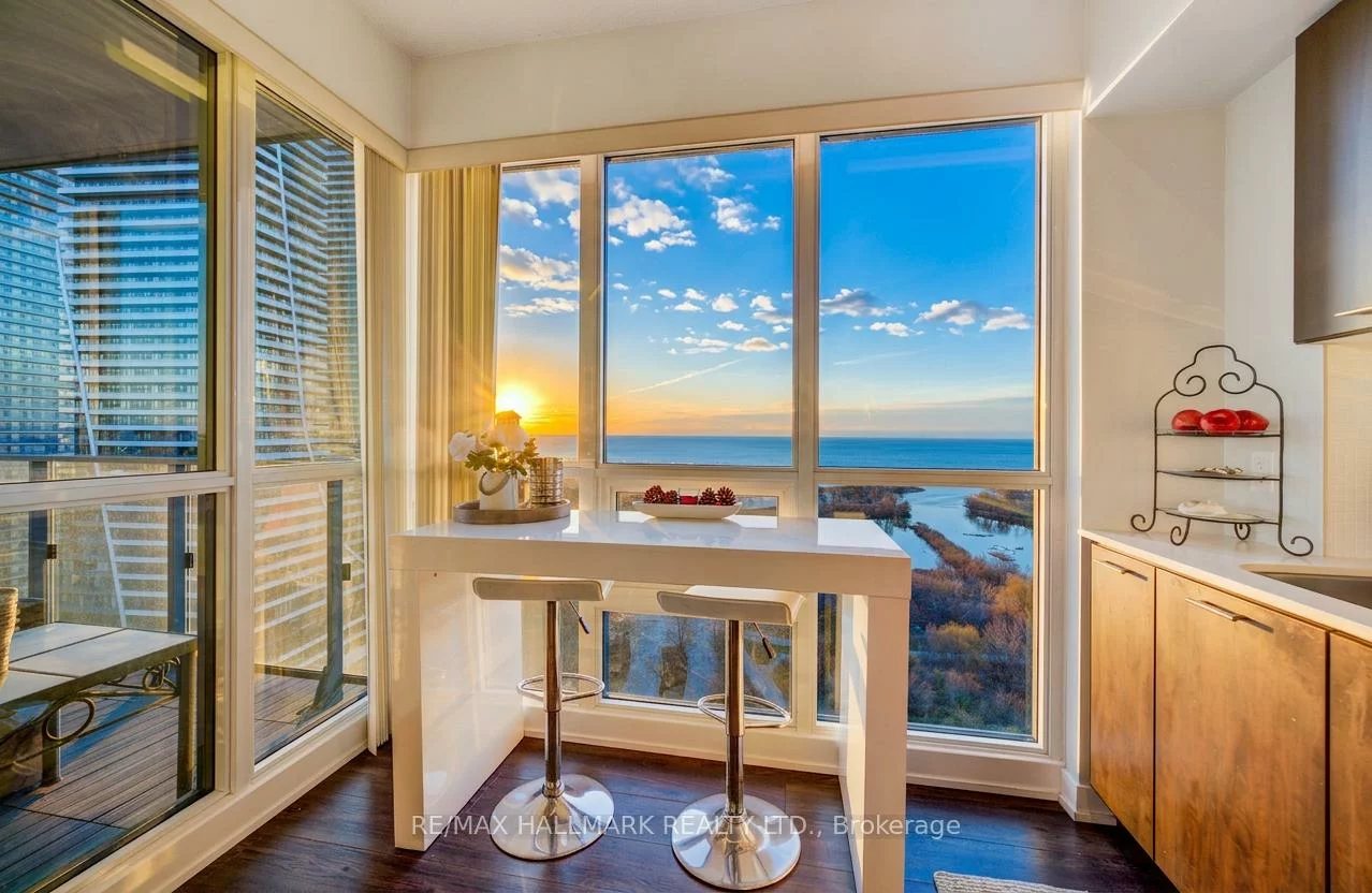 2200, Lakeshore, Mimico, Toronto