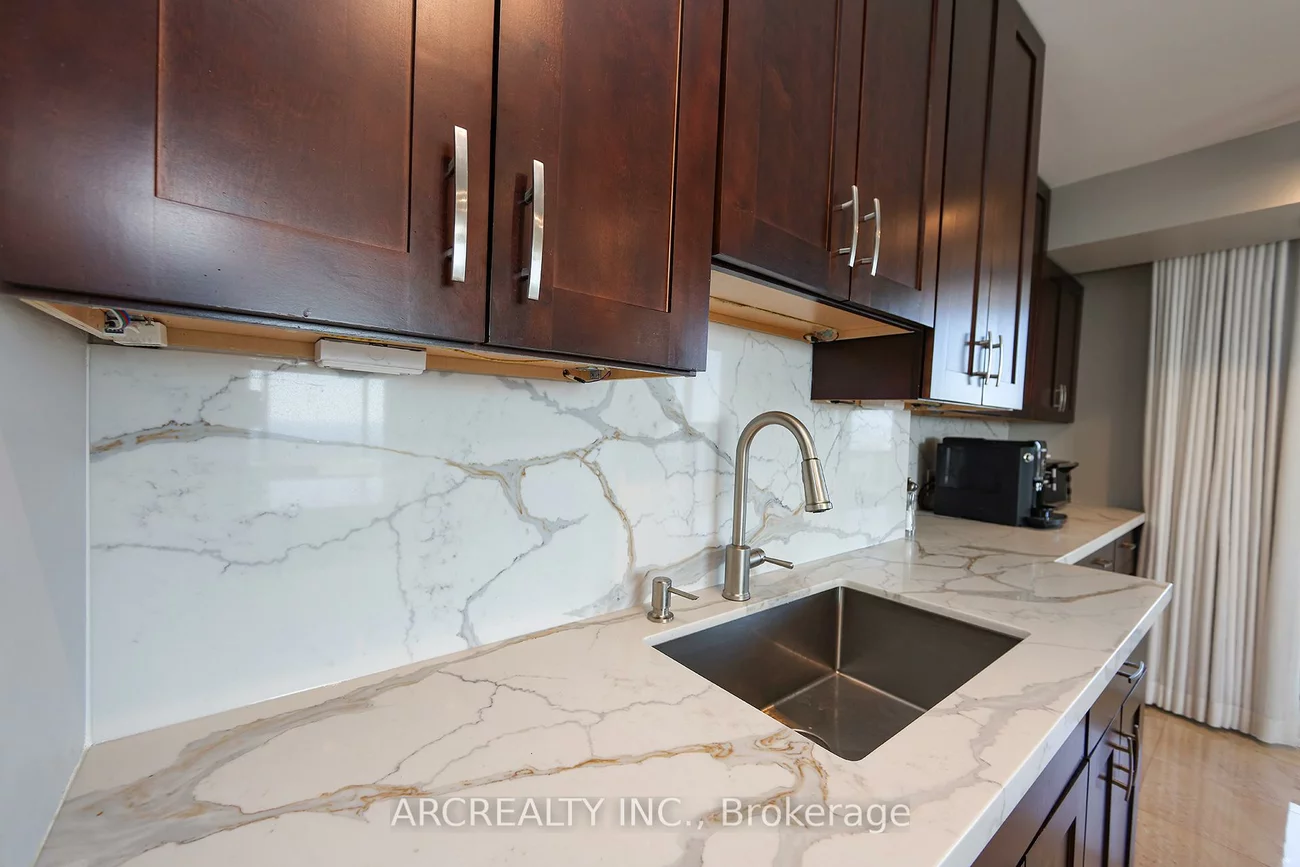 50, Quebec, High Park North, Toronto