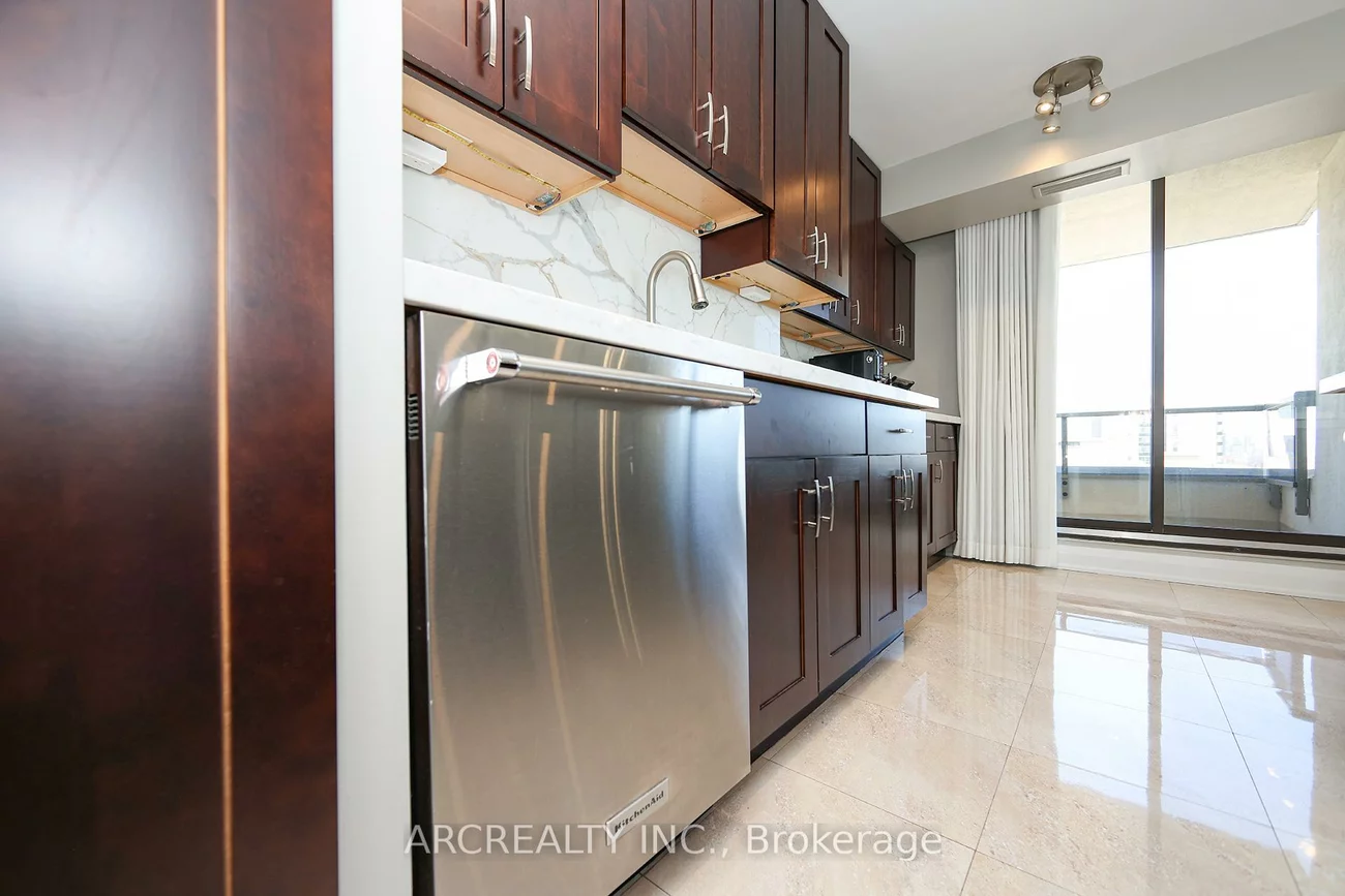 50, Quebec, High Park North, Toronto