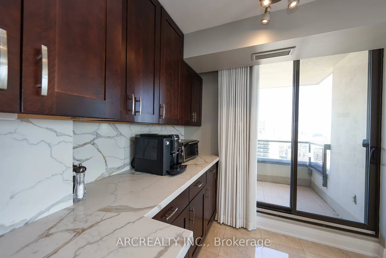 50, Quebec, High Park North, Toronto