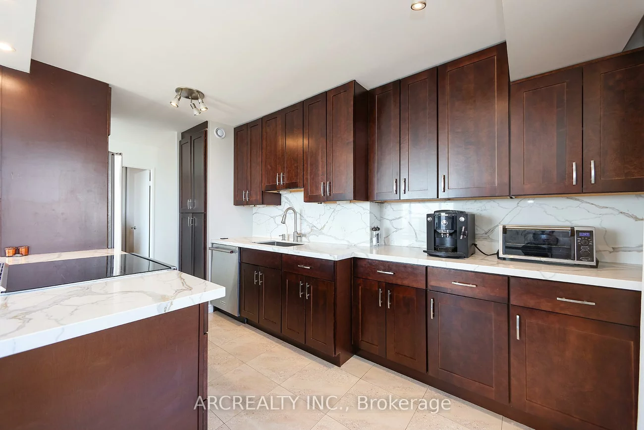 50, Quebec, High Park North, Toronto