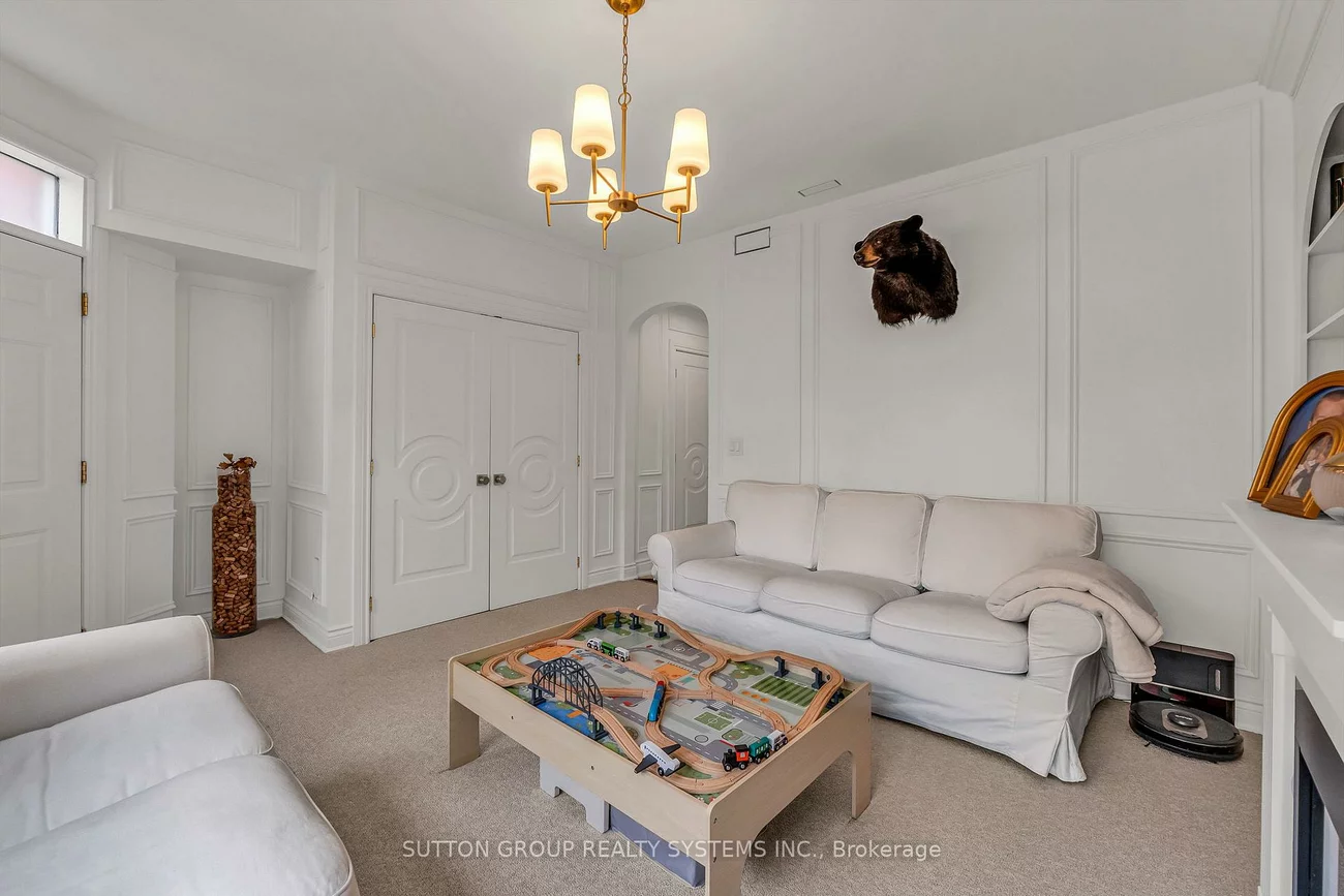 70, Resurrection, Islington-City Centre West, Toronto