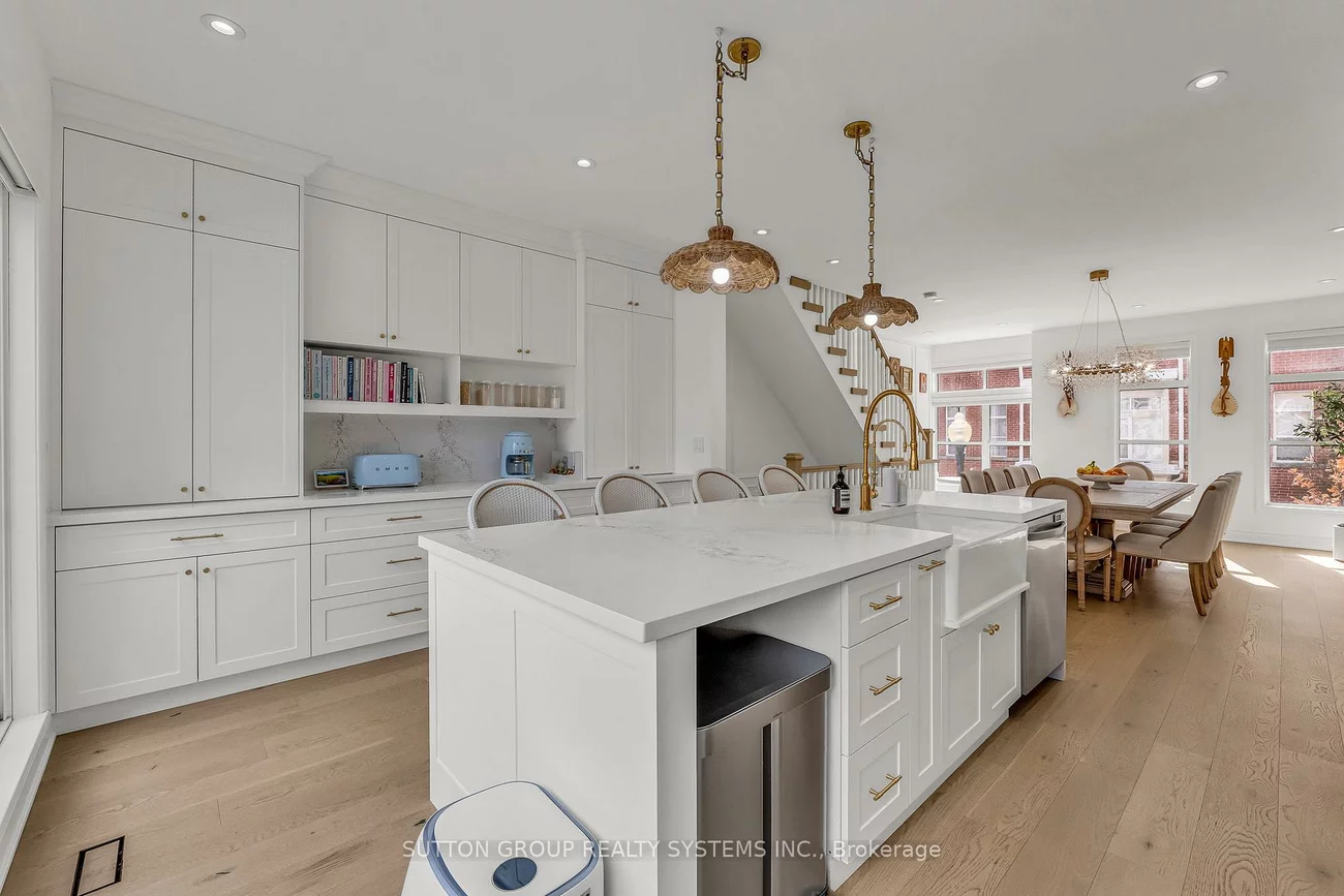 70, Resurrection, Islington-City Centre West, Toronto