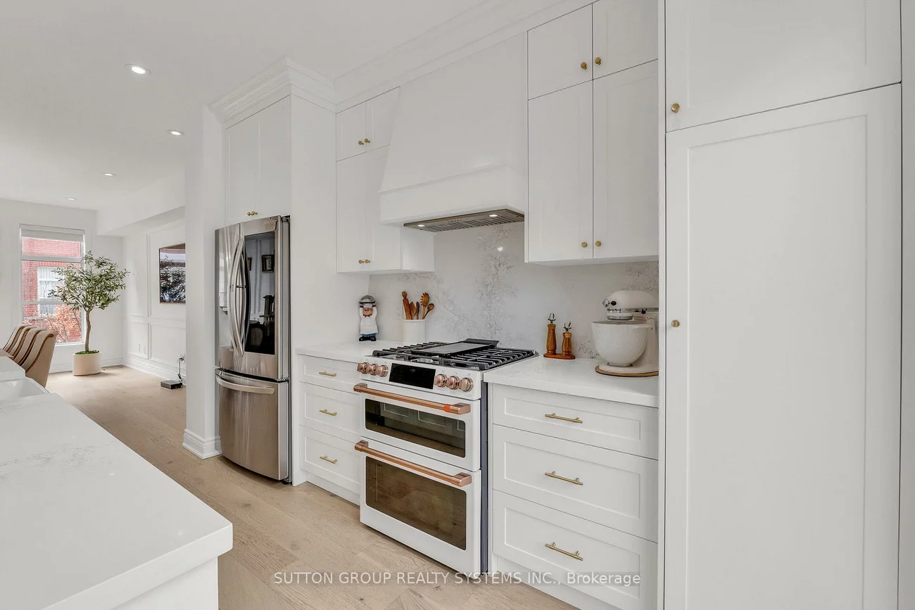 70, Resurrection, Islington-City Centre West, Toronto