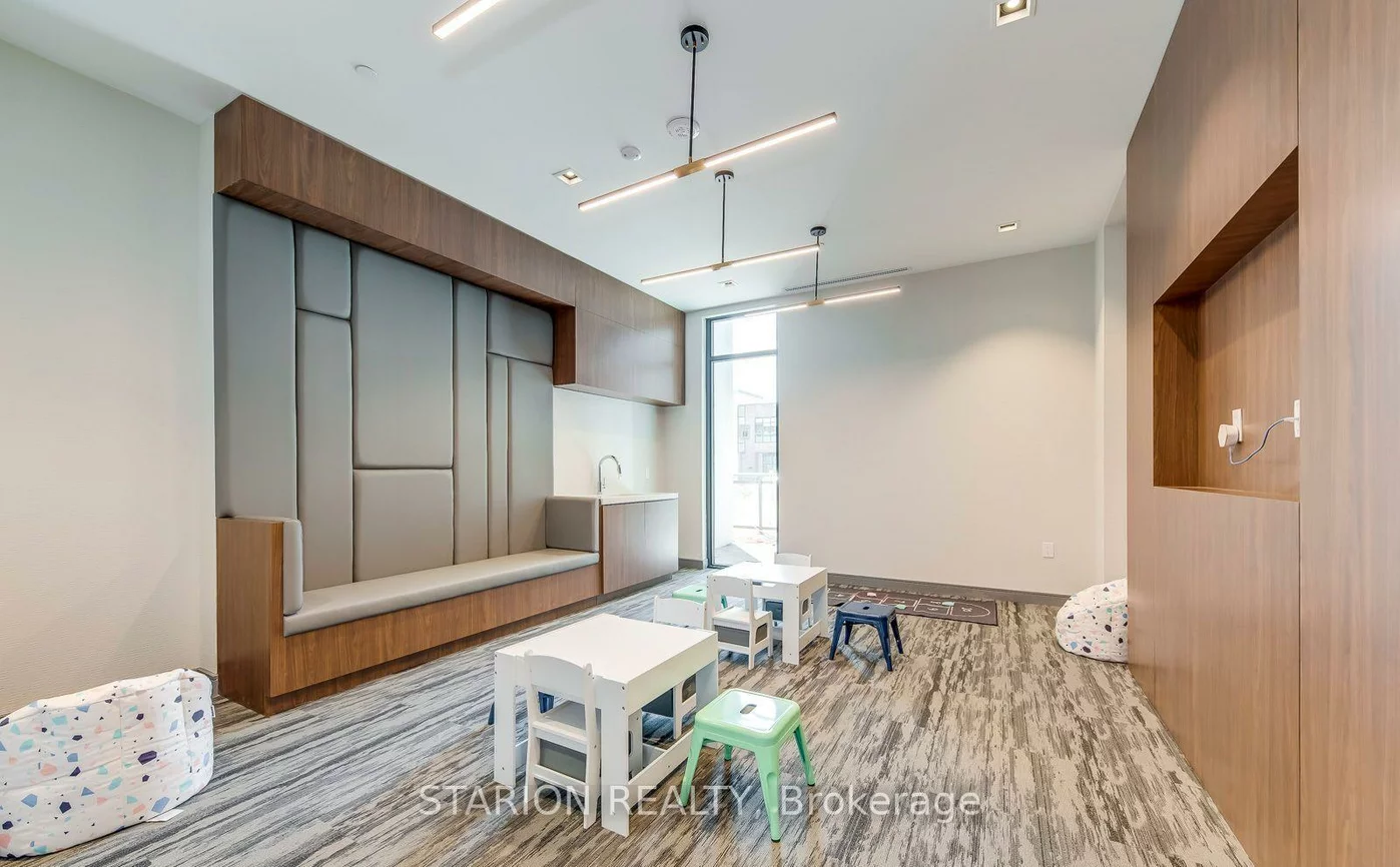 25, Neighbourhood, Stonegate-Queensway, Toronto