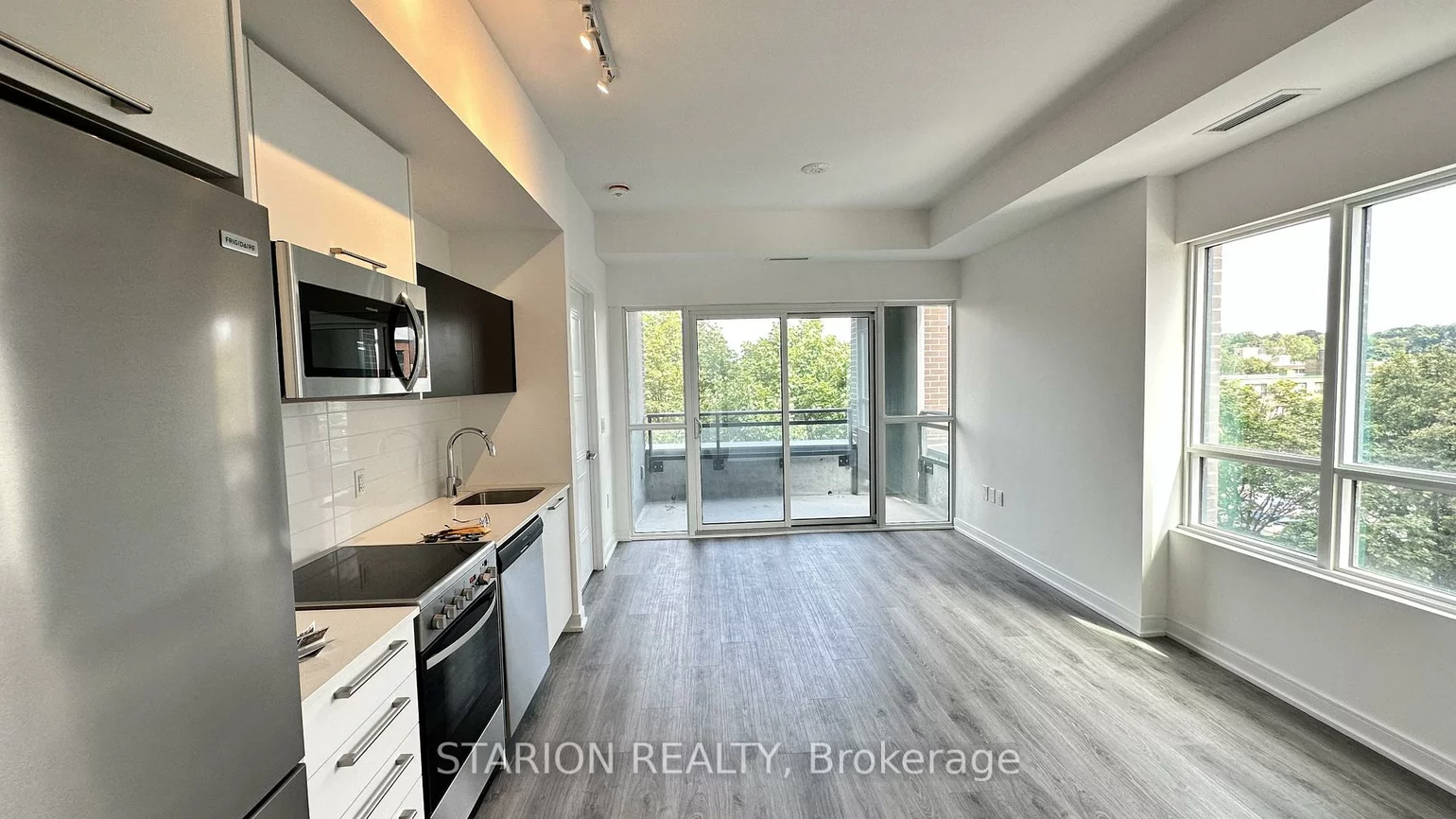 25, Neighbourhood, Stonegate-Queensway, Toronto