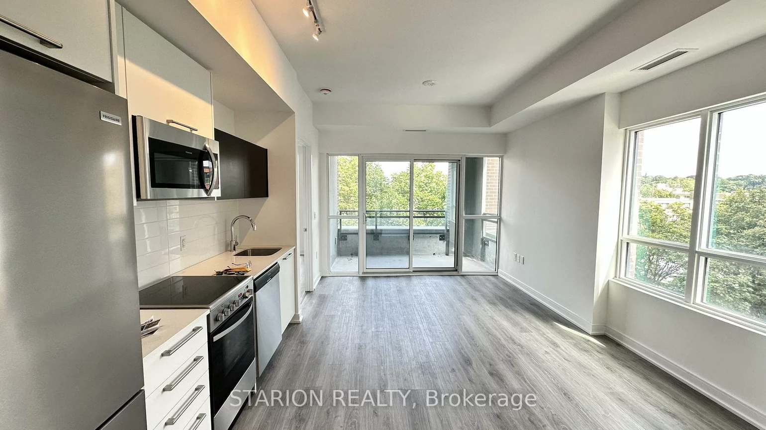 25, Neighbourhood, Stonegate-Queensway, Toronto