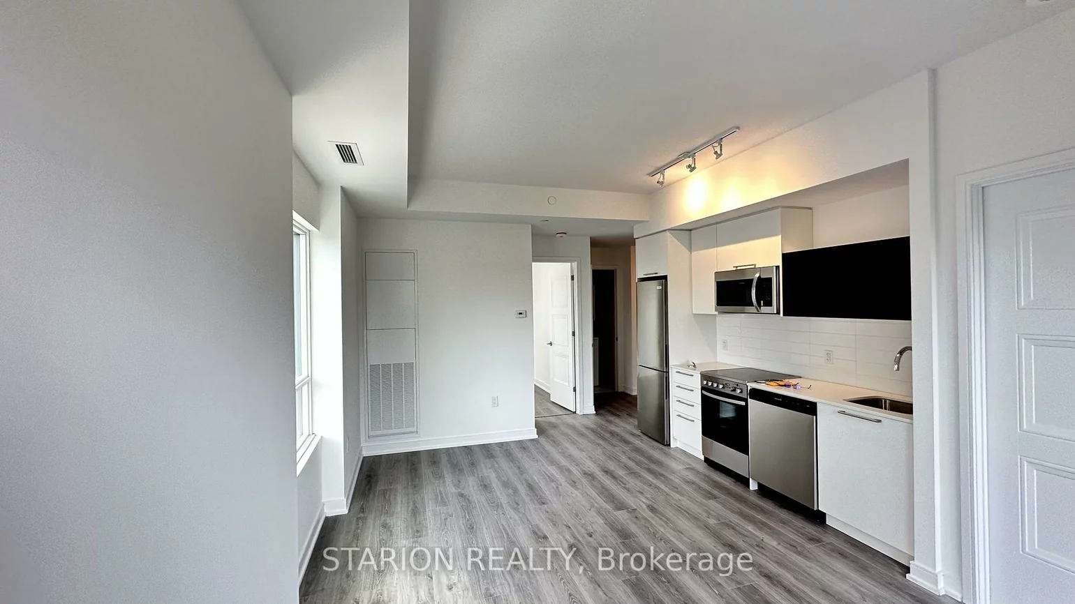 25, Neighbourhood, Stonegate-Queensway, Toronto