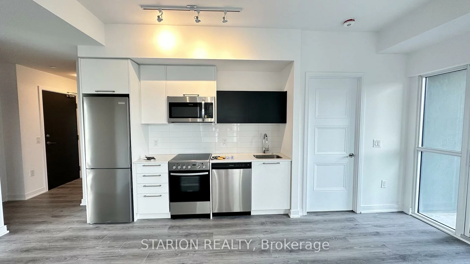 25, Neighbourhood, Stonegate-Queensway, Toronto