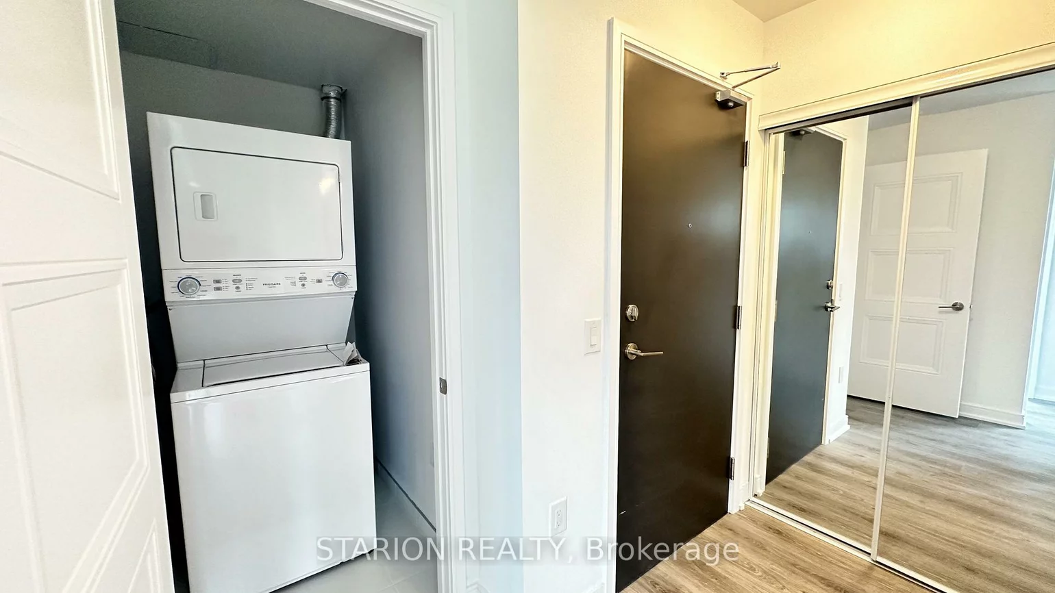 25, Neighbourhood, Stonegate-Queensway, Toronto