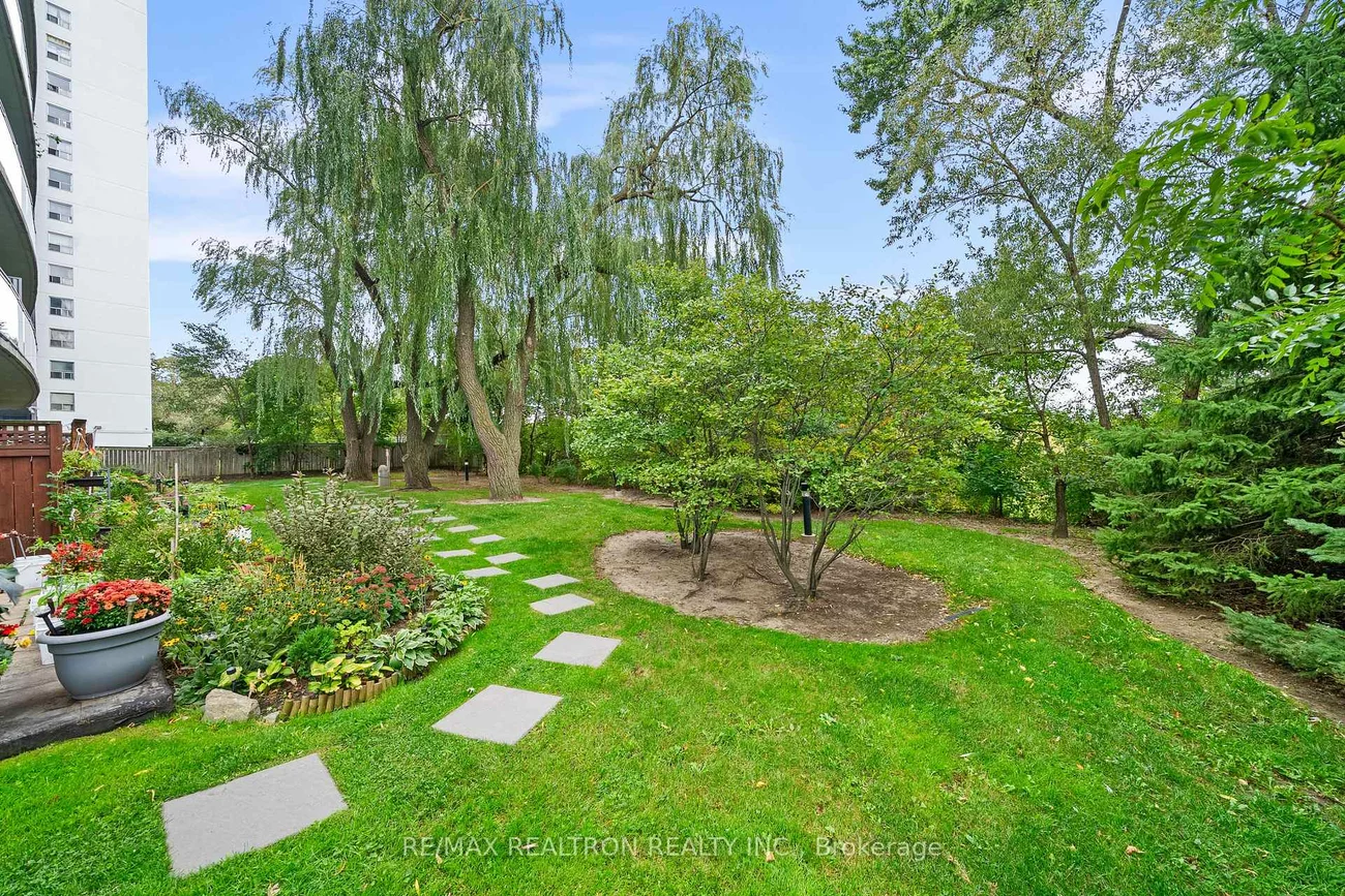 2464, Weston, Weston, Toronto
