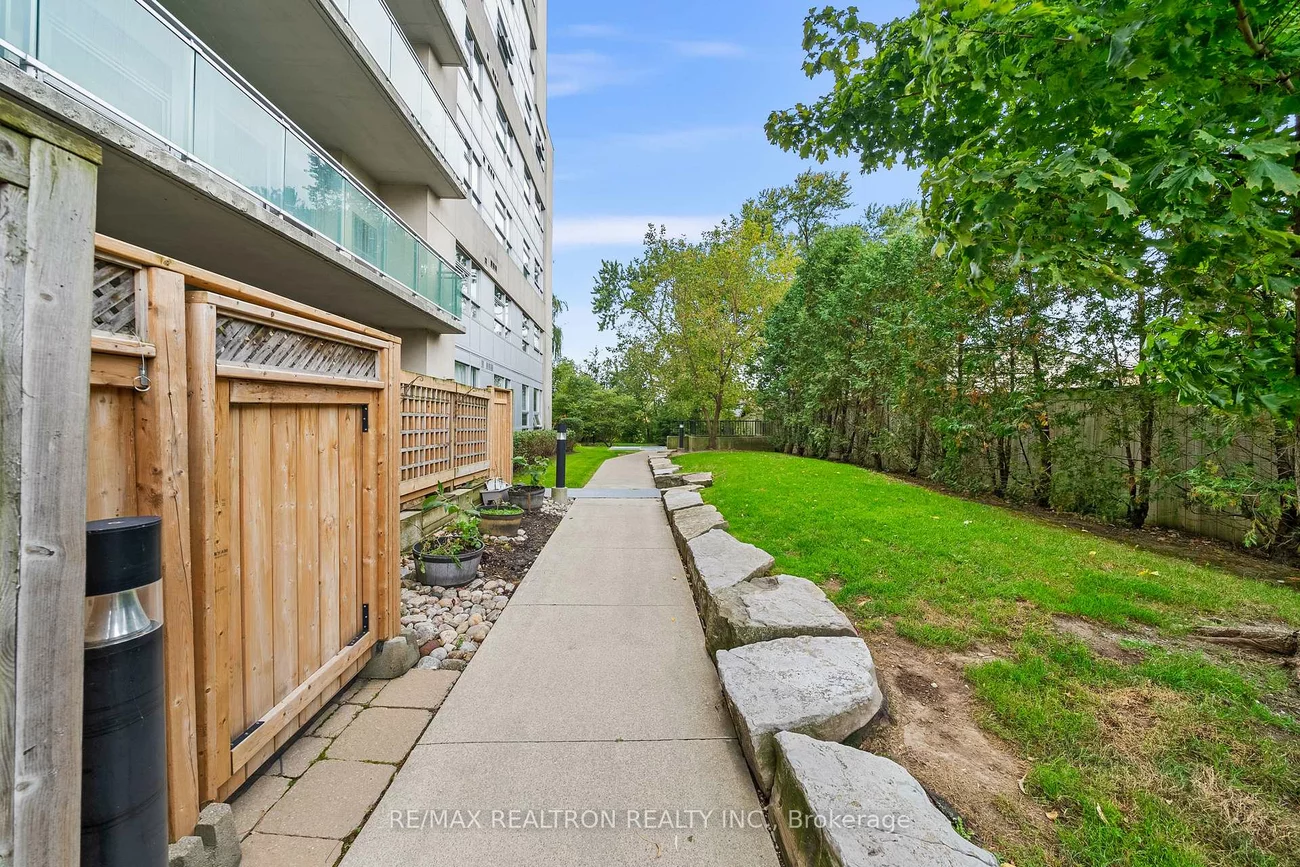 2464, Weston, Weston, Toronto