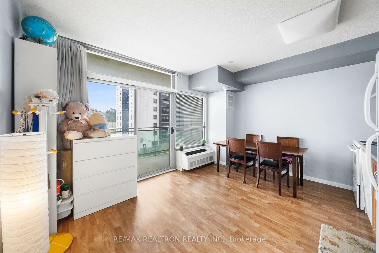 2464, Weston, Weston, Toronto